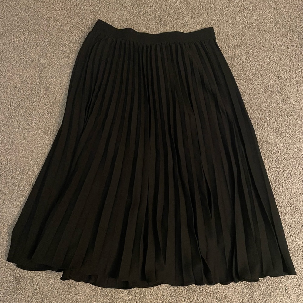 Kate Kasin | black pleated midi skit